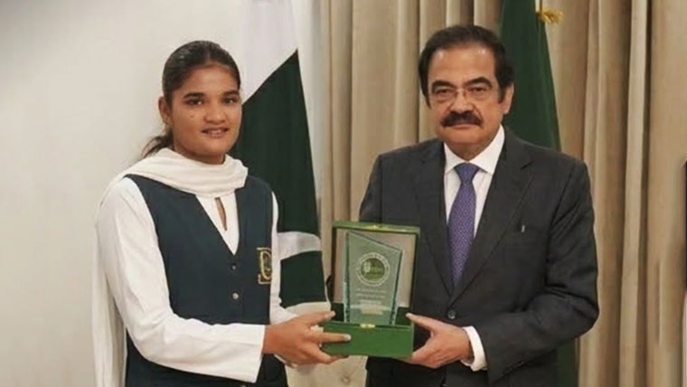 باکسر فاطمہ زہراکو حکومت سے 20لاکھ روپے کا انعام مل گیا