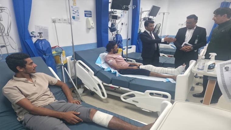 حوثی حملے میں زخمی 6پاکستانی ملاح وطن واپس پہنچ گئے ، 2میتیں بھی منتقل 