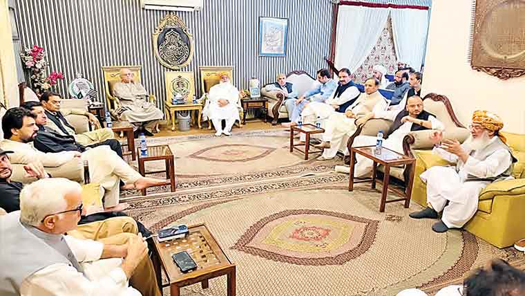 ملک میں آگ ہواورصوبے بنیں ایسانہیں ہوسکتا:فضل الرحمن