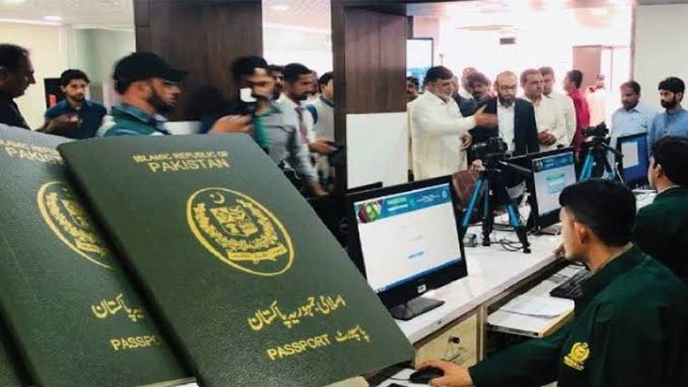 پاسپورٹ دفاتر کے اوقات کار  میں اضافہ ، رات 12 بجے تک  کھلے رکھنے کانوٹیفکیشن جاری