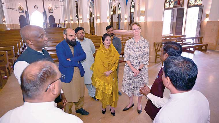اقوام متحدہ کے وفد کا سینٹ پیٹرک چرچ کا دورہ 