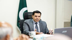 کمشنر نے میٹرک کے نمایاں طلبا میں انعامات تقسیم کئے 