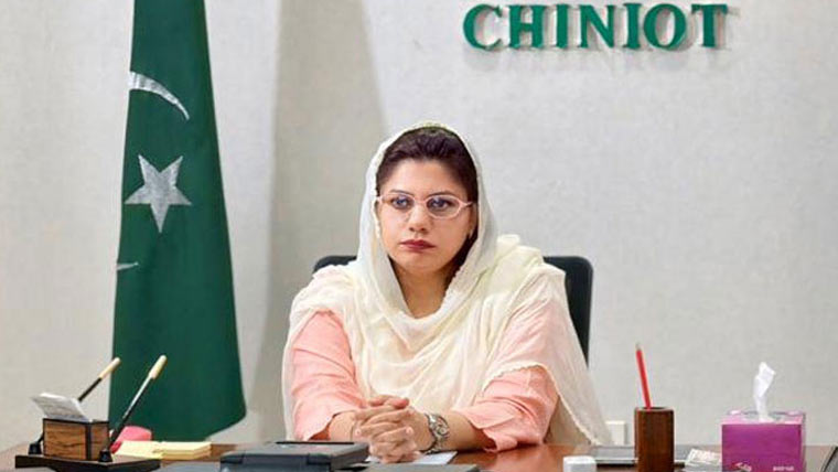 چنیوٹ:ڈی سی نے شہریوں کے  مسائل سنے، فوری حل کے احکامات