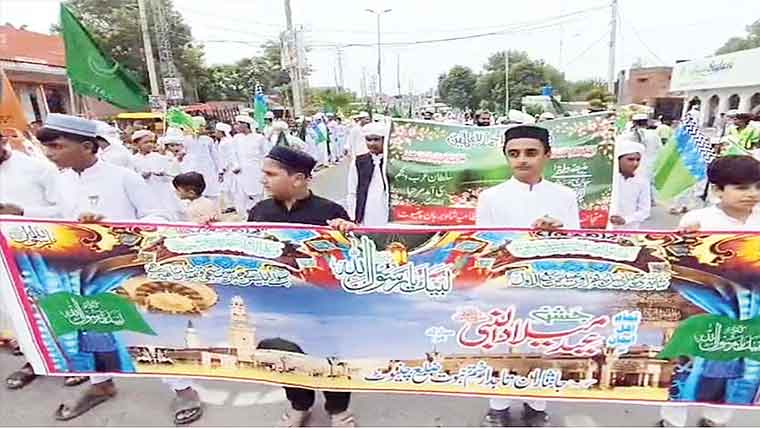 چنیوٹ : جامع مسجد فاروقیہ سے  عیدمیلاد النبی ﷺ کا جلوس نکالاگیا