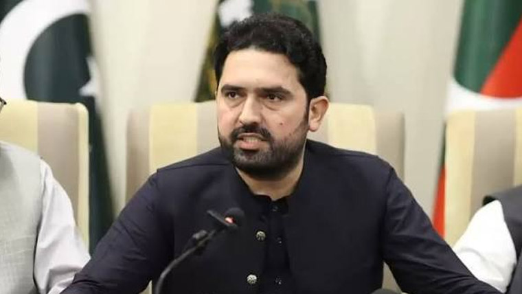 دورہ ہنگو :وزیراعلیٰ پختونخوا گاڑی کی  چھت سے گرنے سے بال بال بچے 