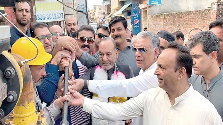 یوسی پکاگڑھا میں گیس پریشر کی بہتری کے منصوبے کا افتتاح 