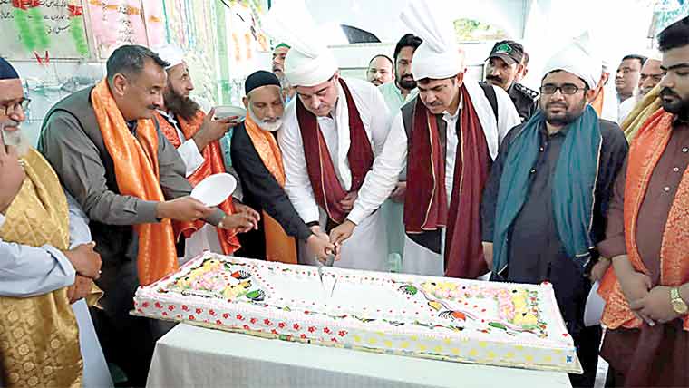 حضرت پیر مکی  کے سالانہ  عرس مبارک کا چادر پوشی سے آغاز
