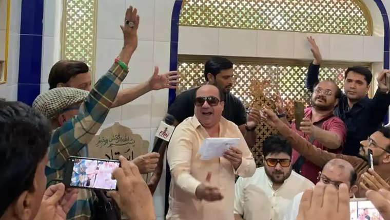  راحت کا نصرت فتح علی خان کی  قبر پر قوالی پرفارمنس کا دفاع