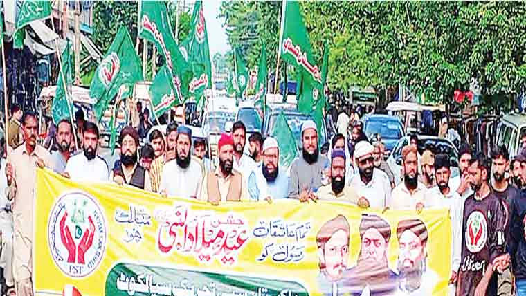 سنی تحریک کے زیرِ اہتمام جشن عید  میلادالنبی ؐکے سلسلے میں جلوس