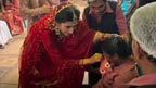 ڈاکٹر دلہن اپنی شادی چھوڑ کر مریضوں کی جان بچانے لگی 