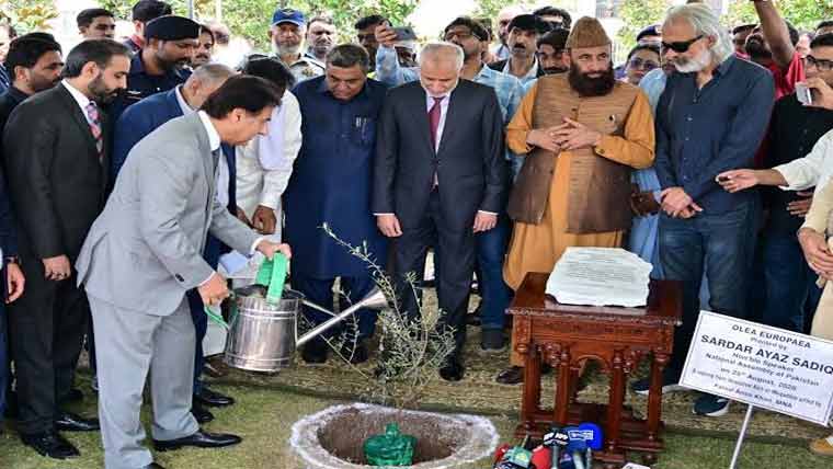  سپیکرکا پارلیمنٹ ہاؤس کے سبزہ زار میں شجرکاری مہم کا افتتاح