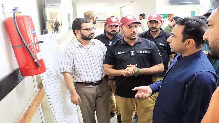 ڈپٹی کمشنر کا ڈسٹرکٹ ہیڈ کوارٹر  ہسپتال میانوالی کادورہ