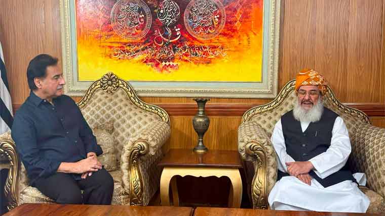سردار ایاز صادق کی مولانا عبدالغفور حیدری کی رہائشگاہ پر جا کر عیادت
