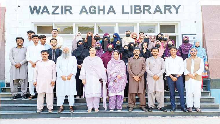 طلبہ کے انٹرن شپ پروگرام کی تکمیل پر سرٹیفکیٹ تقسیم کرنیکی تقریب 