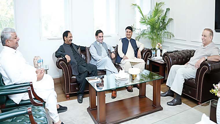 پاکستان کی ترقی کیلئے نئے صوبوں کا قیام نا گزیر، عبدالعلیم خان