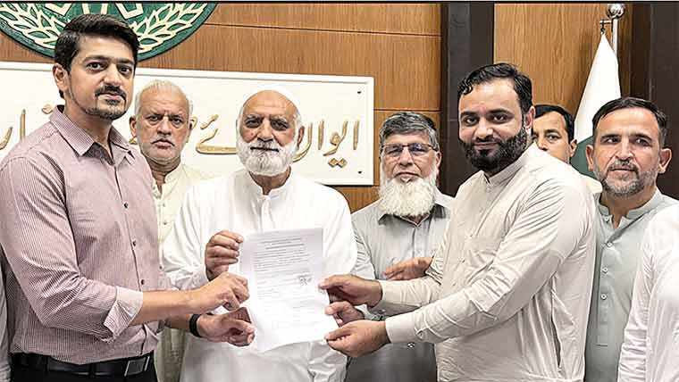 گجرات چیمبر کے انتخابات کیلئے  امیدوار وں کے کاغذات نامزدگی جمع 