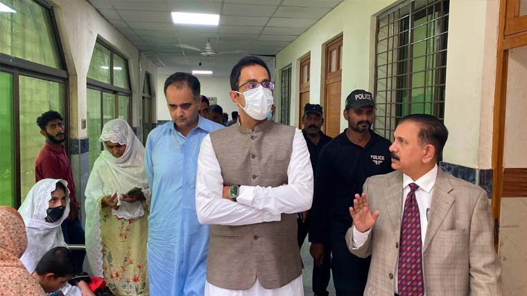ڈپٹی کمشنر کا ٹیچنگ ہسپتال کا دورہ   طبی سہولیات انتظامات کا جائزہ 