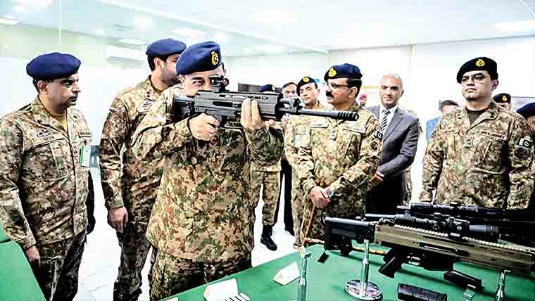 فیلڈ مارشل کا آرڈیننس فیکٹری واہ کا دورہ، پیداواری صلاحیتوں کا جائزہ لیا 