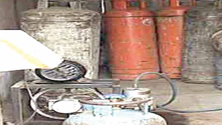  غیر قانونی گیس ری فلنگ ، دکاندار گرفتار