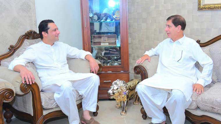 وزیراعظم آزاد کشمیر شاہ غلام قادر  کے گھر پہنچ گئے، تعاون مانگ لیا