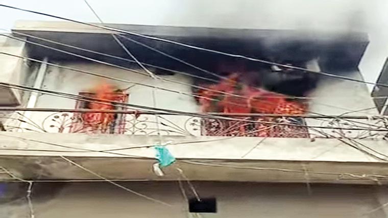 علی پورچٹھہ:گودام میں آتشزدگی  لاکھوں روپے کا سامان خاکستر