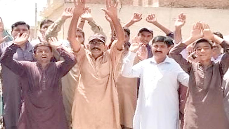  کھالے کی کھدائی سے گھروں کے راستے بند، اہل علاقہ کا احتجاج