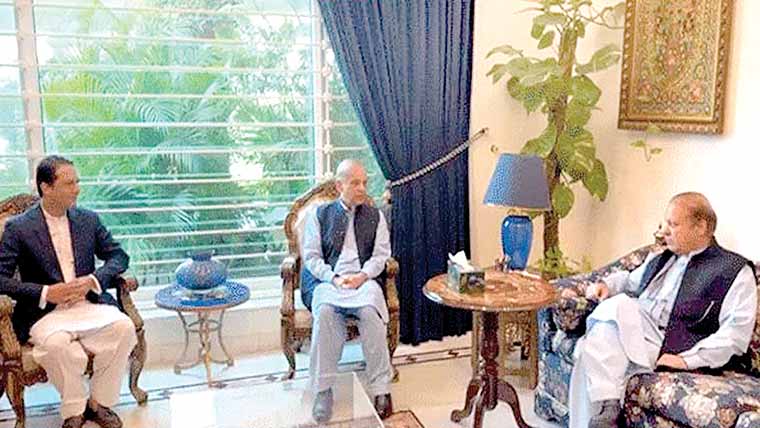  افتخار  گیلانی  کی  نواز،شہباز  سے  ملاقات :آزادکشمیر  میں100روزہ  اصلاحاتی  پروگرام  پر  مشاورت