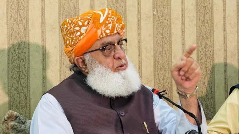  ملک سے وفاداری کا سرٹیفکیٹ کسی سے نہیں لیں گے :فضل الرحمن