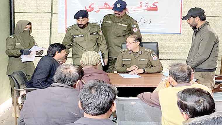  ڈی پی او چنیوٹ کی عوامی مسائل حل کرنے کیلئے کھلی کچہری 