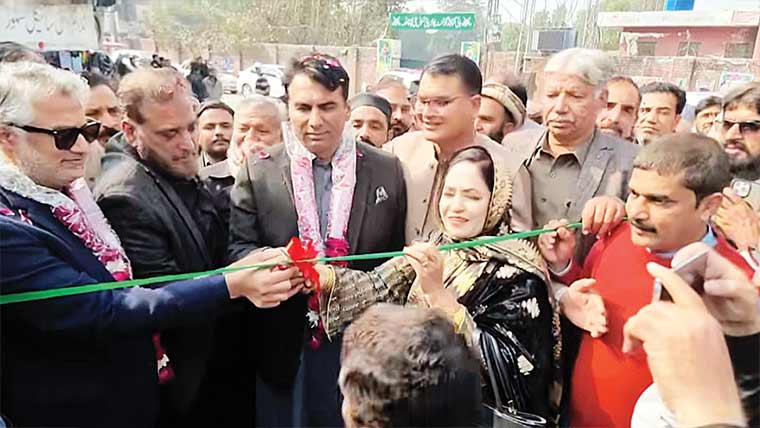  گرلز ہائی سکول علی پور چٹھہ میں سپورٹس گراؤنڈ کا افتتاح