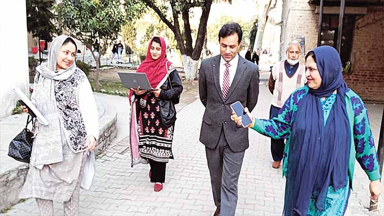 منڈی بہا ئوالدین:ڈپٹی کمشنر کا پوسٹ  گریجوایٹ کالج فار ویمن کا دورہ 