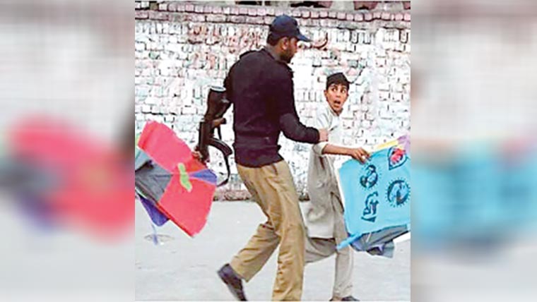 حافظ آباد8:پتنگ باز گرفتار 