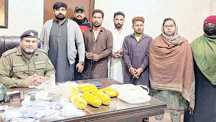 لدھیوالہ وڑائچ:یو ٹیوبر خاتون  اور خاوند گرفتار، منشیات برآ مد 