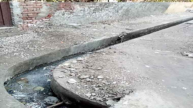 مانگا:ٹھیکیدار بغیر مرمت اور ادھوری گلی چھوڑ کرفرار، شہری پریشان 