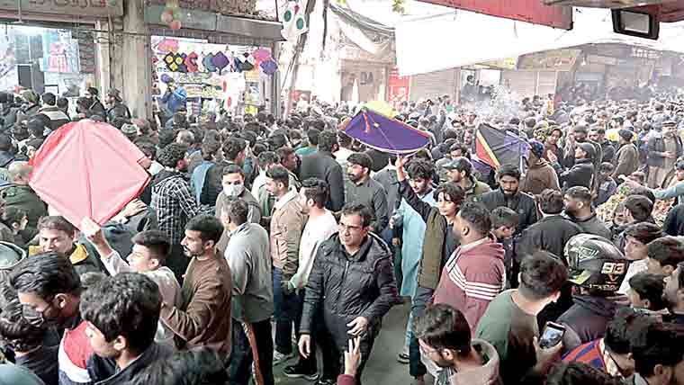  بسنت کی تیاریاں، پتنگوں، گڈوں اور ڈور کی فروخت شروع