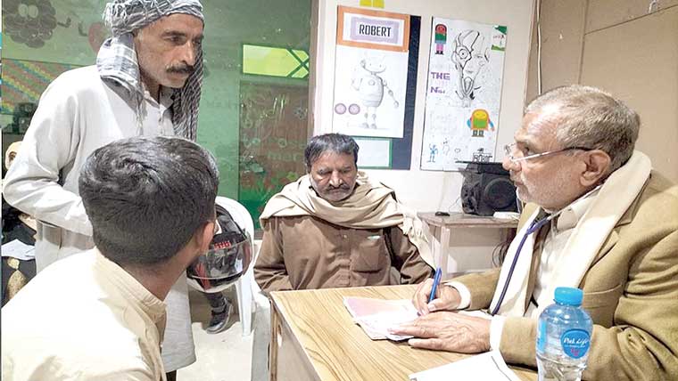  فری میڈیکل کیمپ  800 مریضوں کا معائنہ