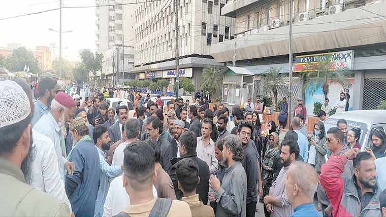 کراچی بچاؤ تحریک کا گجر نالاکے متاثرین کے ہمراہ احتجاجی مظاہرہ