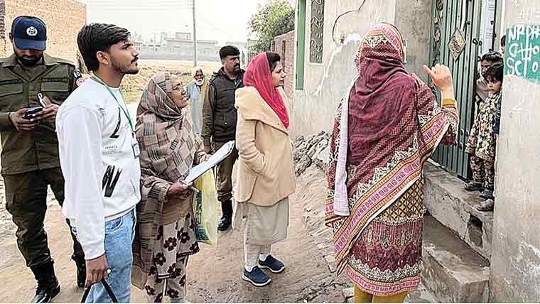 ڈپٹی کمشنر چنیوٹ کا انسداد پولیو مہم کا  جائزہ، والدین سے تعاون کی اپیل