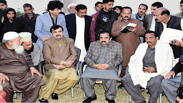  ملک آباد کے رہائشیوں کی رانا ثنا سے ملاقات، مسائل بتائے