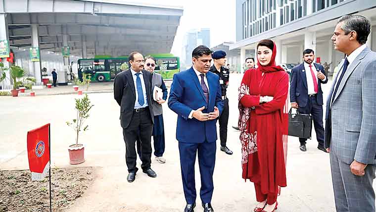 مسافروں کو انتظار کرنا پڑتا، بسیں بڑھائی جائیں : مریم نواز ، ای وی کمانڈ اینڈ کنٹرول سینٹر کا افتتاح 