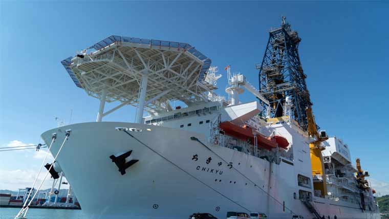 جاپان:سمندر کی 6ہزار میٹر گہرائی سے  نایاب معدنیات کے نمونے حاصل