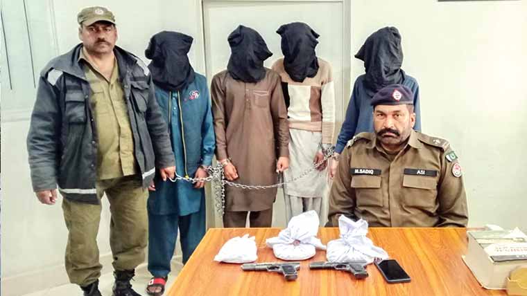  پھلروان میں کریک ڈائون، منشیات  اور اسلحہ برآمد،متعدد ملزم گرفتار