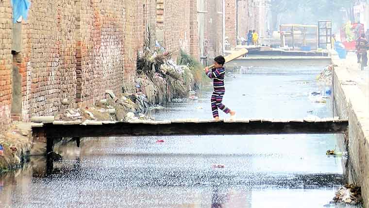 شہر سے گزرنے والے 5بڑے کھلے نالے شہریوں کیلئے خطرہ