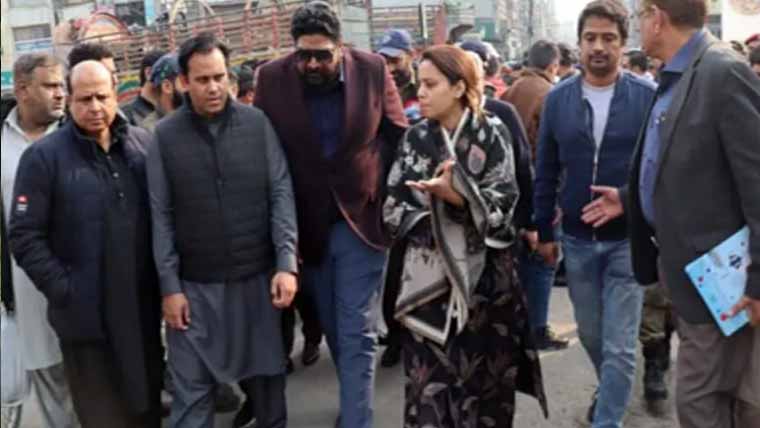 اندرون لاہور دہلی دروازے پرمختلف محکموں کے کیمپ قائم 