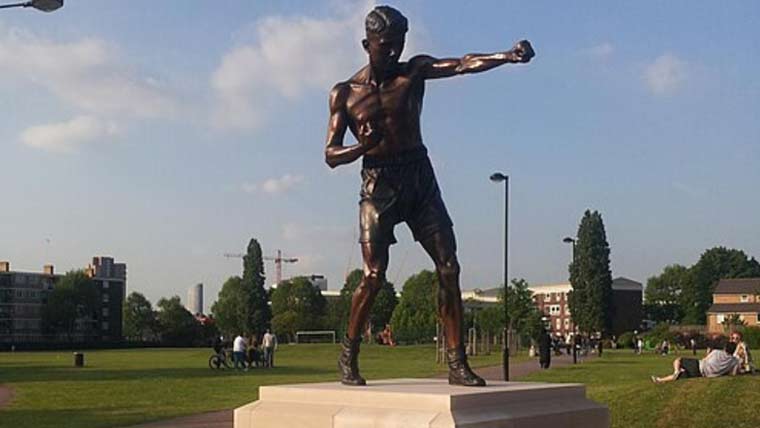  برطانوی باکسنگ چیمپئن ٹیڈی  بالڈوک کا مجسمہ چوری 