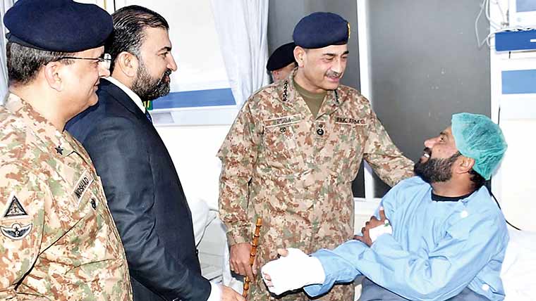 کوئی  دہشتگرد اور سہولت  کار بخشا نہیں جائیگا:تشدد اور دہشتگردی کسی  بھی  جواز  کے تحت قبول نہیں:فیلڈ مارشل  دورہ کوئٹہ میں زخمی  جوانوں کی عیادت