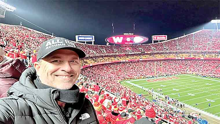 امریکا:مداح کا فٹبال سے محبت کا انوکھا اظہار