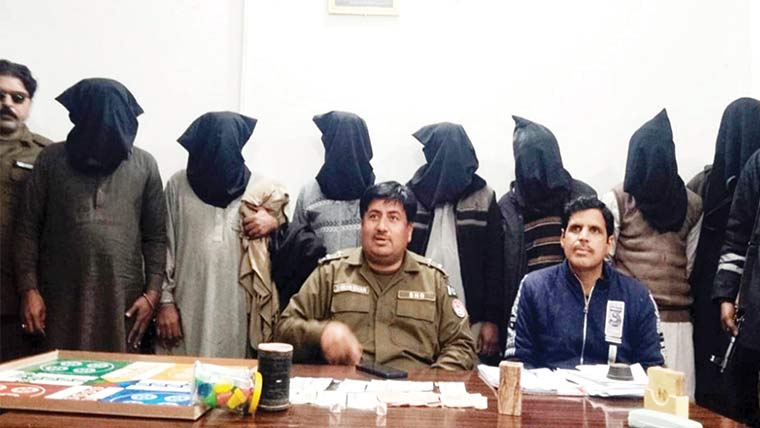 ڈولی دانہ پر جواء کھیلنے  والے سات جواری گرفتار