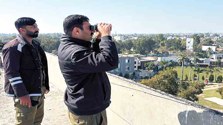 ڈرون کیمروں اور دوربینوں سے مانیٹرنگ،8پتنگ باز گرفتار