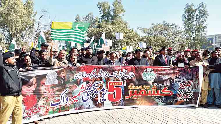 کمشنر،ڈی سی اور ڈی پی او کی زیر قیادت کشمیر واک کا انعقاد